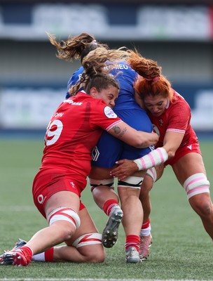 180426 - Wales v France, Guinness Women’s 6 Nations - Natalia John of Wales and Georgia Evans of Wales tackle Axelle Berthoumieu of France 
