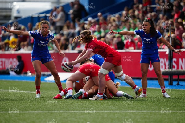 180426 - Wales v France - Guinness Women's Six Nations - Kate Williams of Wales passes the ball from behind a ruck