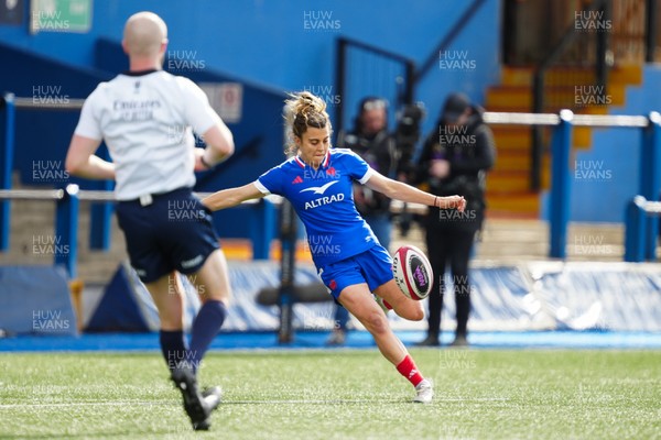 180426 - Wales v France - Guinness Women's Six Nations - Carla Arbez of France kicks the ball