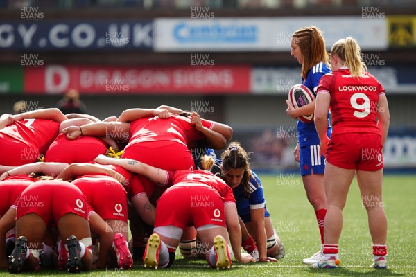 180426 - Wales v France - Guinness Women's Six Nations - Pauline Bourdon Sansus of France prepares to put the ball in a scrum