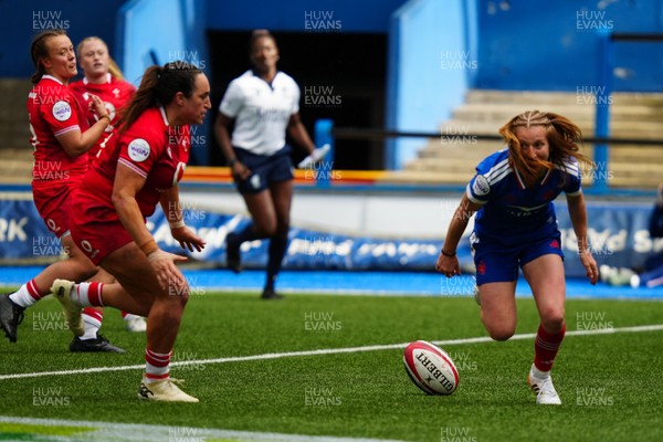 180426 - Wales v France - Guinness Women's Six Nations - Pauline Bourdon Sansus of France scores her team’s fourth try