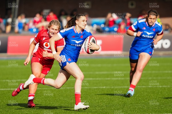 180426 - Wales v France - Guinness Women's Six Nations - Anais Grando of France runs with the ball to go on and score her teams fifth try