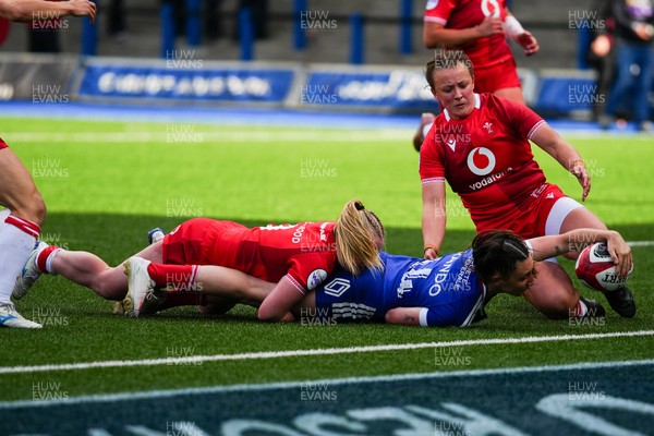180426 - Wales v France - Guinness Women's Six Nations - Anais Grando of France scores her team’s fifth try 