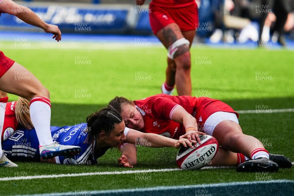 180426 - Wales v France - Guinness Women's Six Nations - Anais Grando of France scores her team’s fifth try 