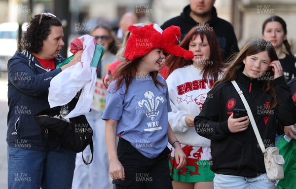 180426 - Wales v France, Guinness Women’s 6 Nations - Fans wait for the team to make their way to the stadium
