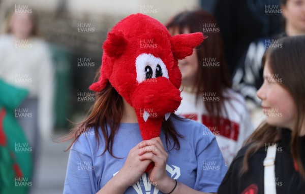 180426 - Wales v France, Guinness Women’s 6 Nations - Fans wait for the team to make their way to the stadium