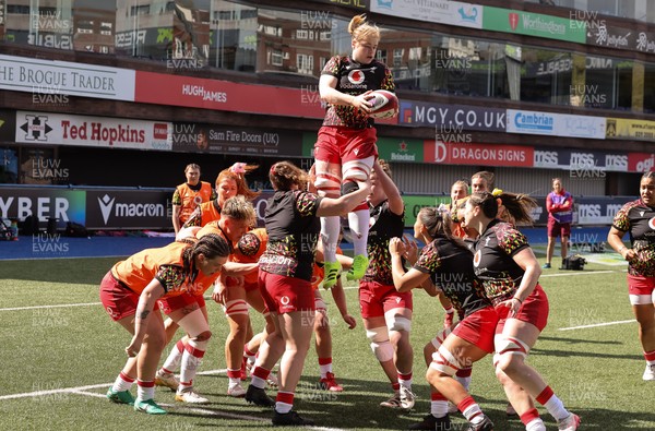 180426 - Wales v France, Guinness Women’s 6 Nations - Wales line out during warm up ahead of the match
