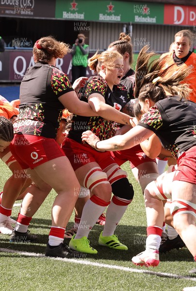 180426 - Wales v France, Guinness Women’s 6 Nations - Wales line out during warm up ahead of the match