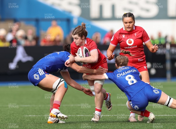 180426 - Wales v France, Guinness Women’s 6 Nations - Kate Williams of Wales charges forward