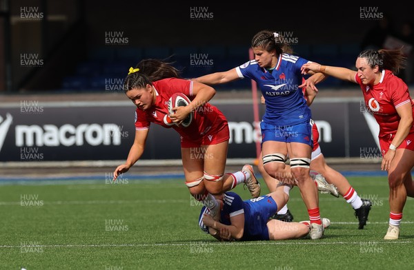 180426 - Wales v France, Guinness Women’s 6 Nations - Jorja Aiono of Wales looks to break away