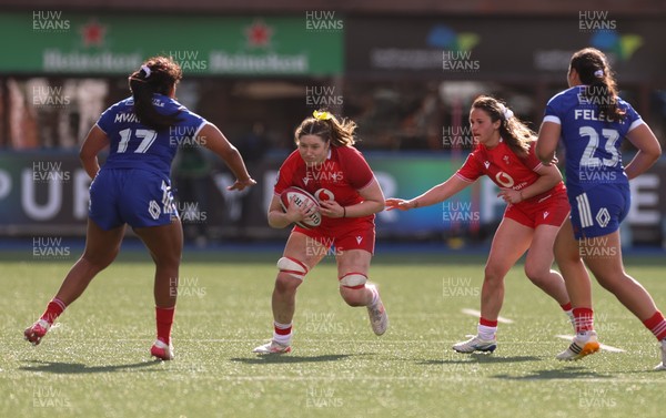 180426 - Wales v France, Guinness Women’s 6 Nations - Gwen Crabb of Wales takes on Ambre Mwayembe of France and Teani Feleu of France