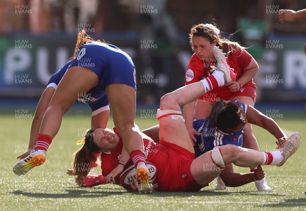 180426 - Wales v France, Guinness Women’s 6 Nations - Gwen Crabb of Wales takes on Ambre Mwayembe of France and Teani Feleu of France