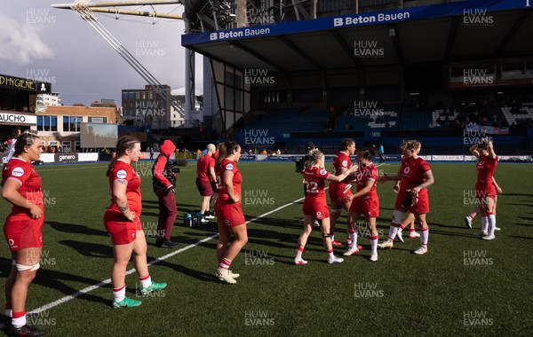 180426 - Wales v France, Guinness Women’s 6 Nations - Wales players at the end of the match