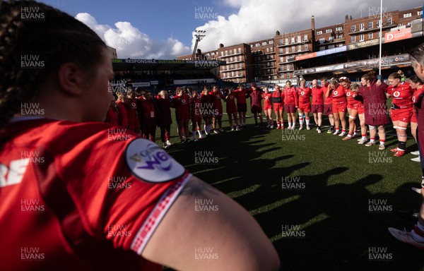 180426 - Wales v France, Guinness Women’s 6 Nations - Captain Kate Williams of Wales speaks to the  players at the end of the match