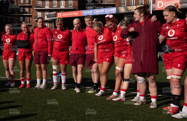 180426 - Wales v France, Guinness Women’s 6 Nations - Captain Kate Williams of Wales speaks to the  players at the end of the match