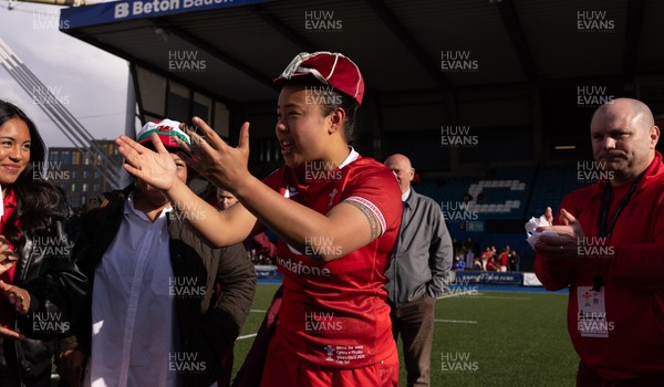 180426 - Wales v France, Guinness Women’s 6 Nations - Sean Lynn, Wales Women head coach presents Jenna De Vera of Wales with her first match cap