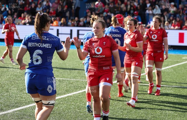 180426 - Wales v France, Guinness Women’s 6 Nations - Lleucu George of Wales and Axelle Berthoumieu of France 