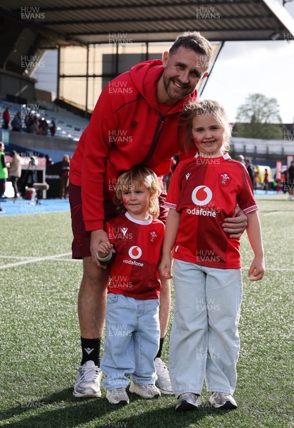 180426 - Wales v France, Guinness Women’s 6 Nations - Ashley Beck, Wales Women interim attack coach with family 