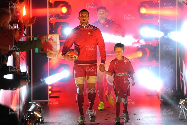 210214 - Wales v France - RBS 6 Nations Sam Warburton of Wales leads out his side