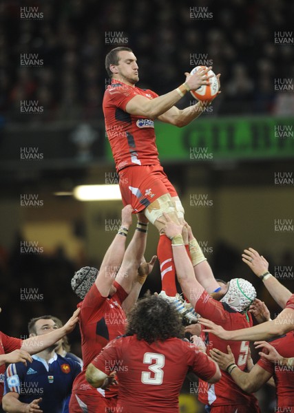 210214 Wales v France…Sam Warburton of Wales wins line out ball