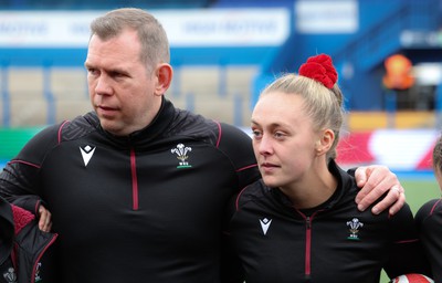 210424 - Wales v France, Guinness Women’s 6 Nations - Wales Captain Hannah Jones and Ioan Cunningham, Wales Women head coach, talk to the team ahead of the match