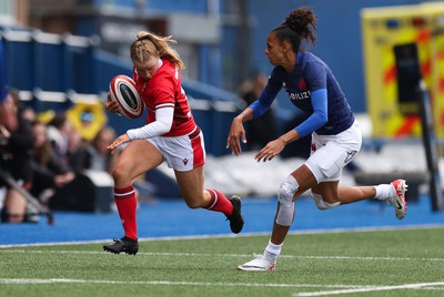 210424 - Wales v France, Guinness Women’s 6 Nations - Catherine Richards of Wales breaks away from Anne-Cecile Ciofani of France