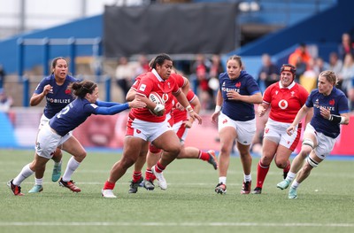 210424 - Wales v France, Guinness Women’s 6 Nations - Sisilia Tuipulotu of Wales breaks away