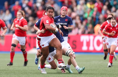 210424 - Wales v France, Guinness Women’s 6 Nations - Sisilia Tuipulotu of Wales breaks away