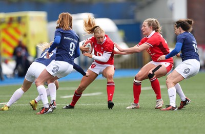 210424 - Wales v France, Guinness Women’s 6 Nations - Catherine Richards of Wales looks to set up an attack