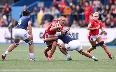 210424 - Wales v France, Guinness Women’s 6 Nations - Georgia Evans of Wales takes on Teani Feleu of France