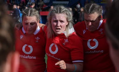 210424 - Wales v France, Guinness Women’s 6 Nations - Alex Callender of Wales speaks to the players at end of the match