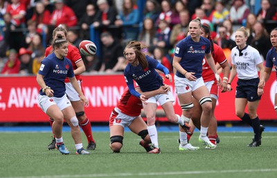 210424 - Wales v France, Guinness Women’s 6 Nations - Pauline Bourdon Sansus of France feeds the ball out