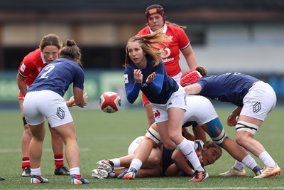 210424 - Wales v France, Guinness Women’s 6 Nations - Pauline Bourdon Sansus of France feeds the ball out