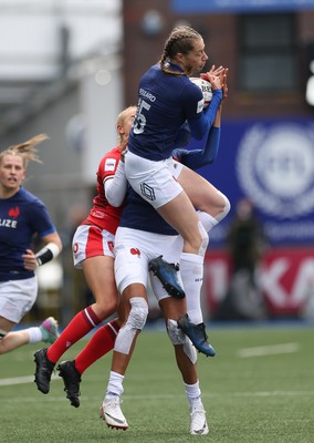 210424 - Wales v France, Guinness Women’s 6 Nations - Emilie Boulard of France beats Catherine Richards of Wales to take the ball