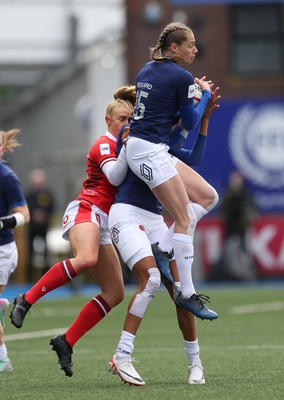 210424 - Wales v France, Guinness Women’s 6 Nations - Emilie Boulard of France beats Catherine Richards of Wales to take the ball