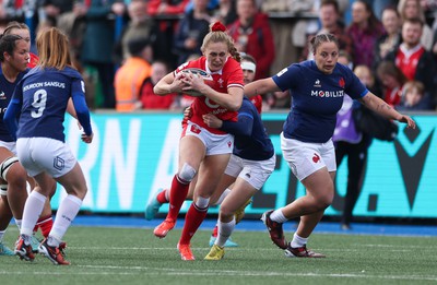 210424 - Wales v France, Guinness Women’s 6 Nations - Hannah Jones of Wales breaks away