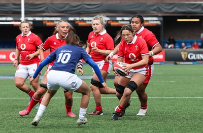 210424 - Wales v France, Guinness Women’s 6 Nations - Alisha Butchers of Wales charges forward