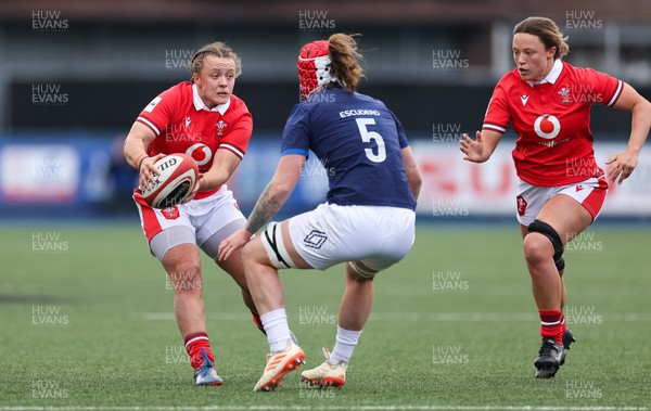 210424 - Wales v France, Guinness Women’s 6 Nations - Lleucu George of Wales links with Alisha Butchers of Wales to set up an attack