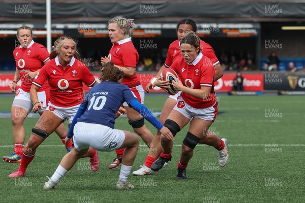 210424 - Wales v France, Guinness Women’s 6 Nations - Alisha Butchers of Wales takes on Lina Queyroi of France