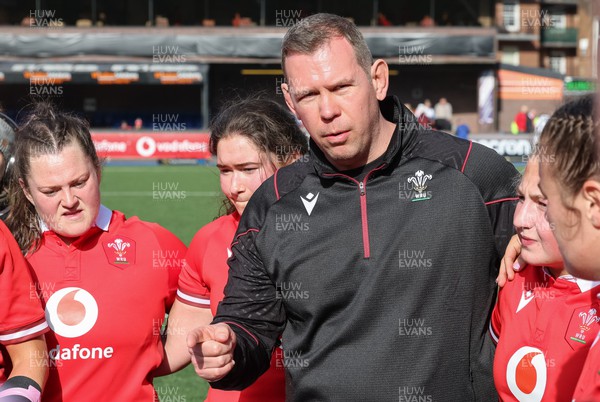 210424 - Wales v France, Guinness Women’s 6 Nations - Ioan Cunningham, Wales Women head coach, speaks to the players at end of the match
