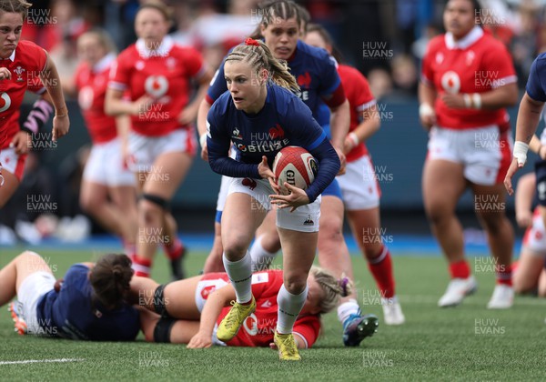 210424 - Wales v France, Guinness Women’s 6 Nations -Chloe Jacquet of France looks to break