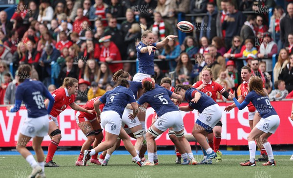 210424 - Wales v France, Guinness Women’s 6 Nations - Romane Menager of France wins the line out