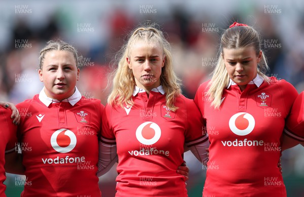 210424 - Wales v France, Guinness Women’s 6 Nations - Molly Reardon of Wales, Catherine Richards of Wales and Mollie Wilkinson of Wales line up for the anthems