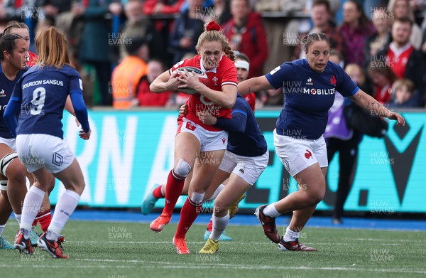 210424 - Wales v France, Guinness Women’s 6 Nations - Hannah Jones of Wales breaks away
