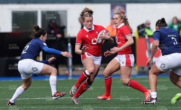 210424 - Wales v France, Guinness Women’s 6 Nations - Carys Cox of Wales in action