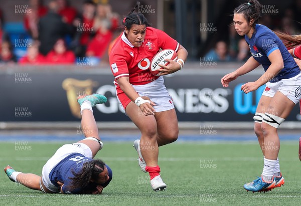 210424 - Wales v France, Guinness Women’s 6 Nations - Sisilia Tuipulotu of Wales charges forward