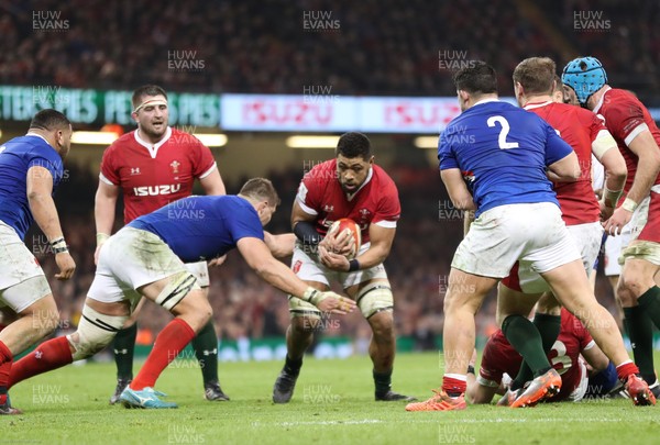 220220 - Wales v France, Guinness Six Nations Championship 2020 - Taulupe Faletau of Wales looks for a way through the French defence