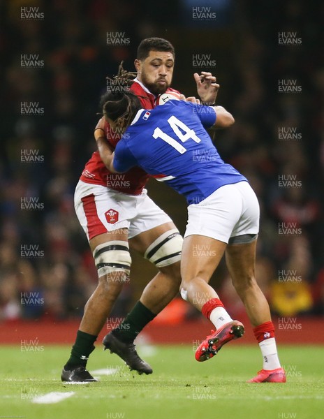 220220 - Wales v France, Guinness Six Nations Championship 2020 - Taulupe Faletau of Wales and Teddy Thomas of France compete for the ball