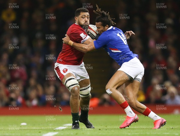 220220 - Wales v France, Guinness Six Nations Championship 2020 - Taulupe Faletau of Wales and Teddy Thomas of France compete for the ball