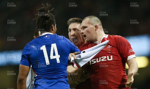 220220 - Wales v France, Guinness Six Nations Championship 2020 - Josh Adams of Wales and Ken Owens of Wales remonstrate with Teddy Thomas of France 